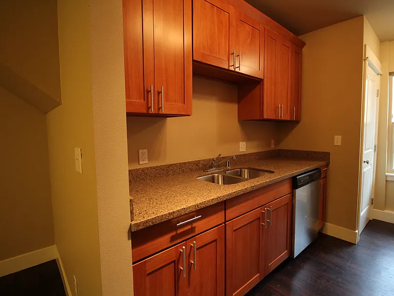 1617 Southlane Apartments — Photo 14