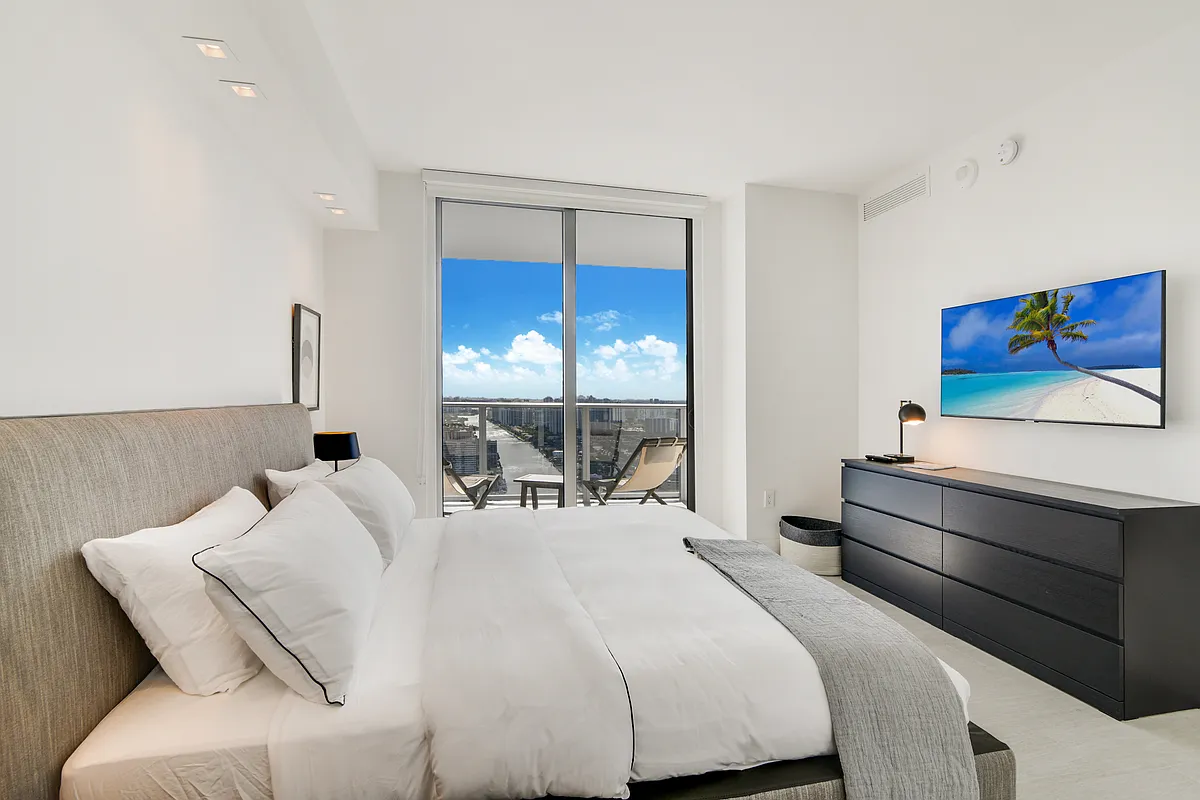 Building Photo - 4010 S Ocean Dr #3708-1-1