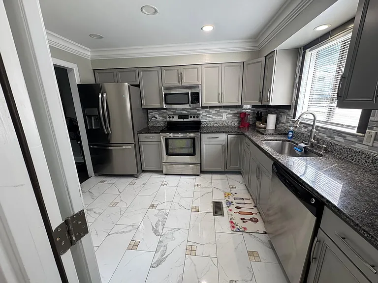 4736 Walden Pond Dr — Photo 13