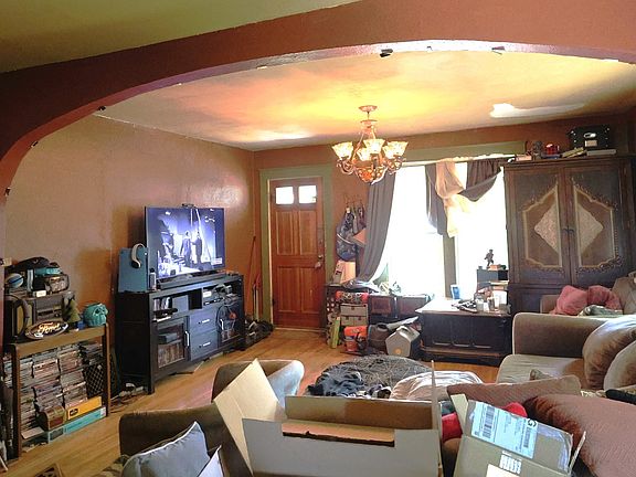 5th image of 416 E Elm St