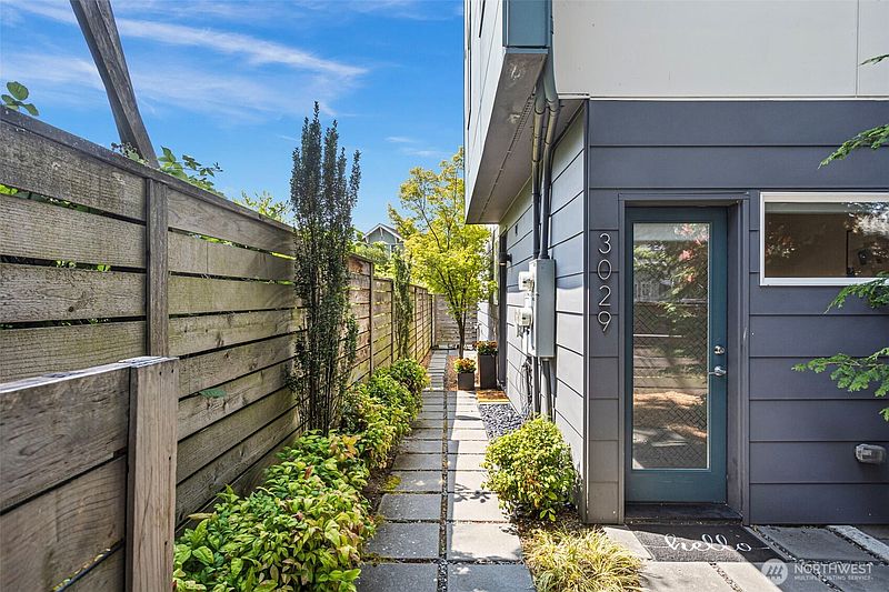 2nd image of 3029 Beacon Avenue S