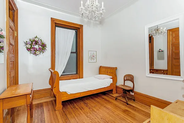 Sold by Griffith Real Estate | media 8