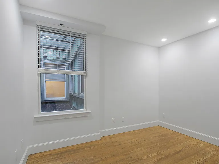 140 Boylston St #8 — Photo 12