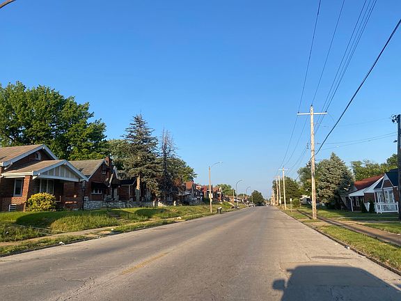 4th image of 1757 McLaran Ave