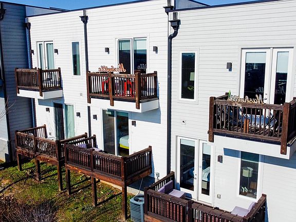 3rd image of 64 Fern Ave Unit 13