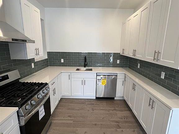 4th image of 188 Van Horne St #2
