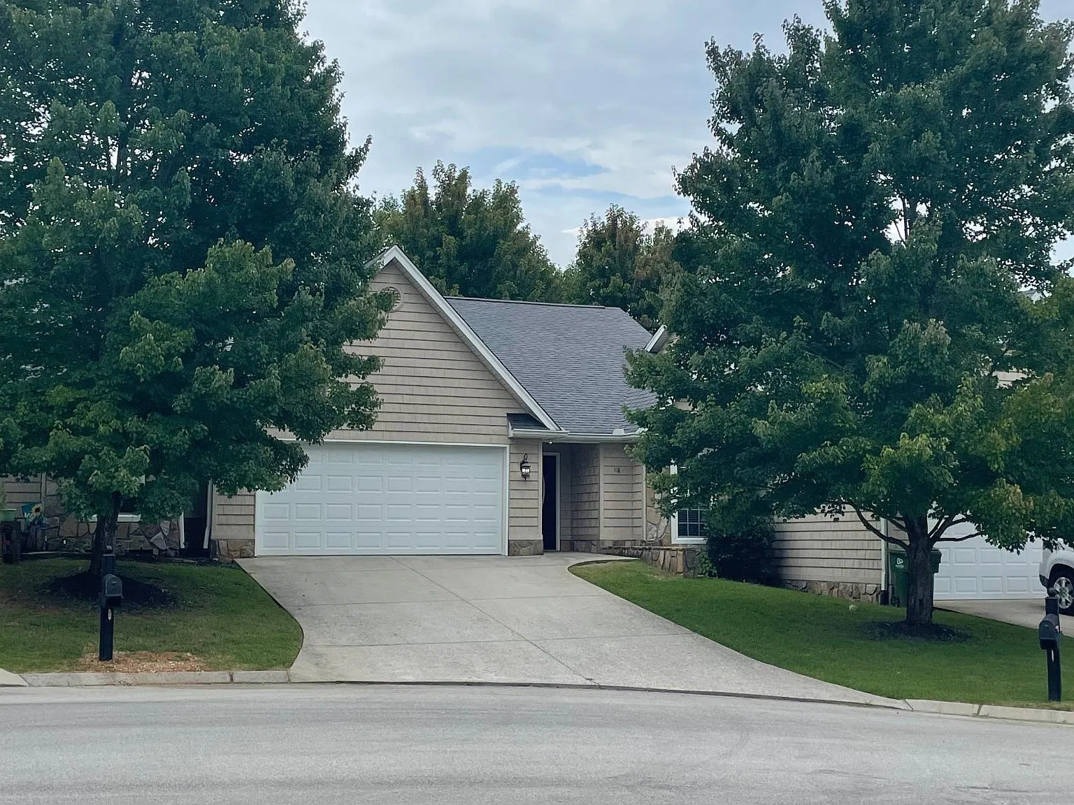3 bed, 1550 sqft, $2,100 — Photo 2