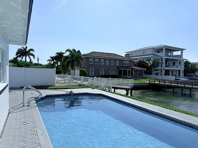 720 Capri Blvd — Photo 28
