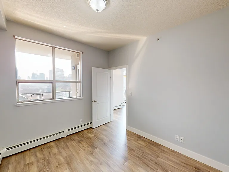 1053 10th St SW #812 — Photo 11