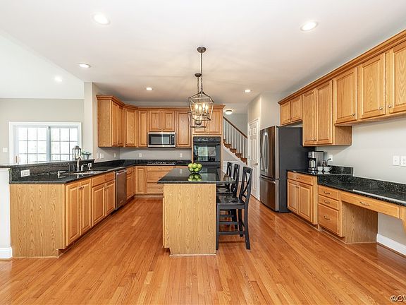 3rd image of 4403 Lake Summer Ct