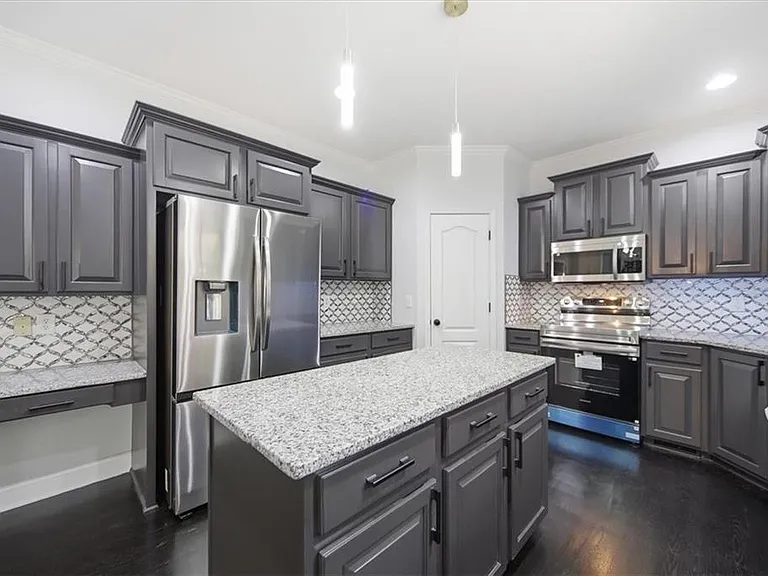 2000 Millstone Dr SW — Photo 2