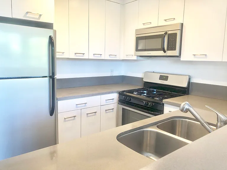 909 N Gardner St #102 — Photo 3