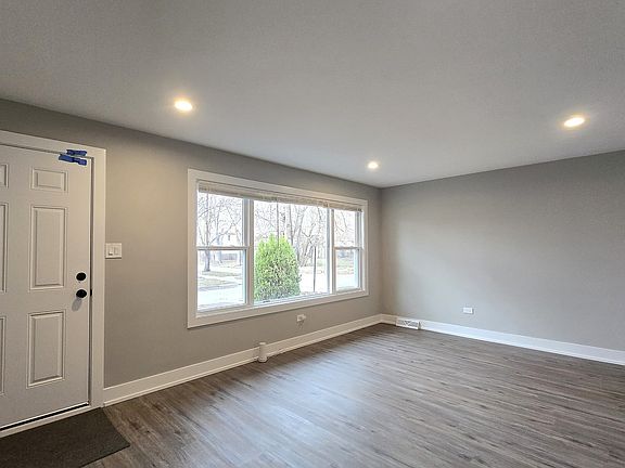 2nd image of 237 W 117th St