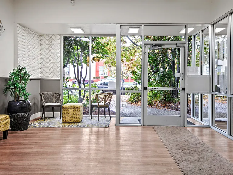 Bella Vista on Bancroft — Photo 25
