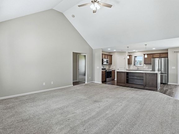 4th image of 684 S Cottonwood Ct