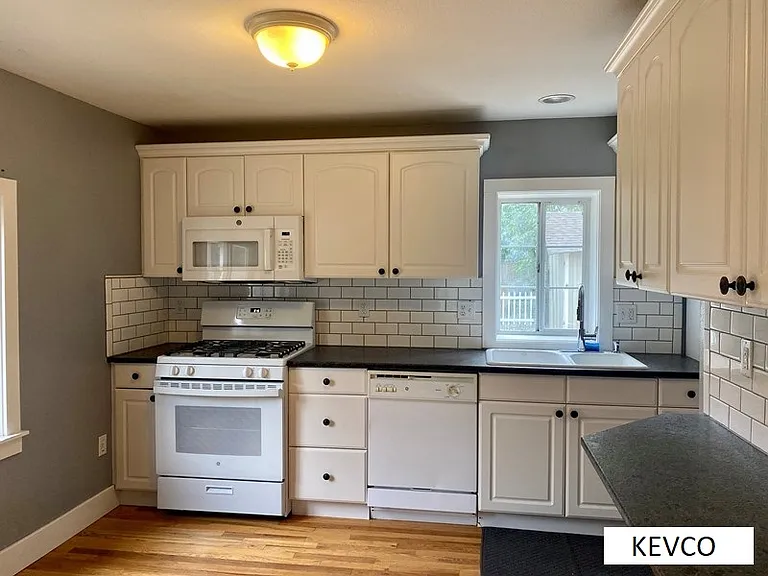 601 E Myrtle St — Photo 6