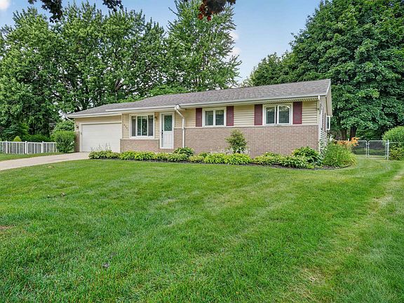 3rd image of 2901 Darby Ct