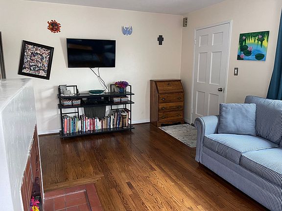 5th image of 638-40 E Manor Dr