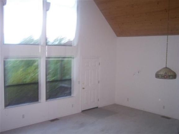3rd image of 3502 Primrose Dr
