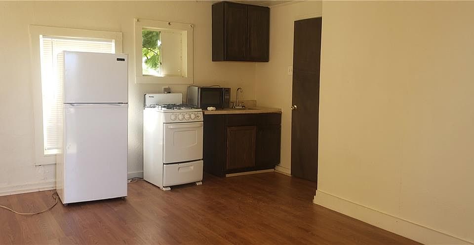2nd image of 1419 Laredo St APT 4