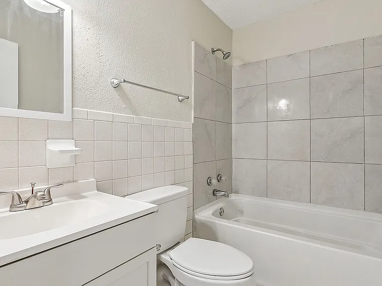 1053 Tallow Tree Ln #10 — Photo 9