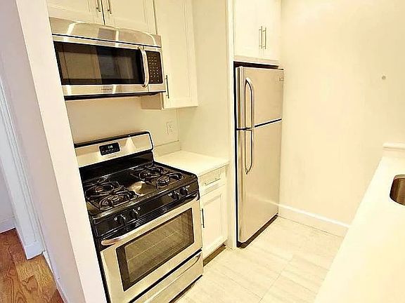 3rd image of 496 Manhattan Ave APT 4A