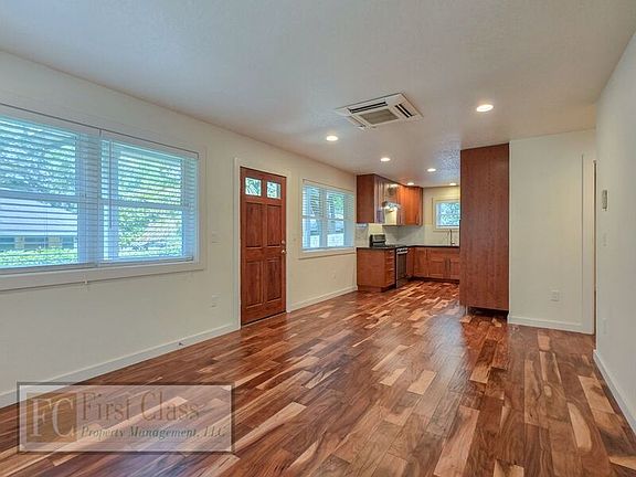 4th image of 7618 SW Mayo St #B