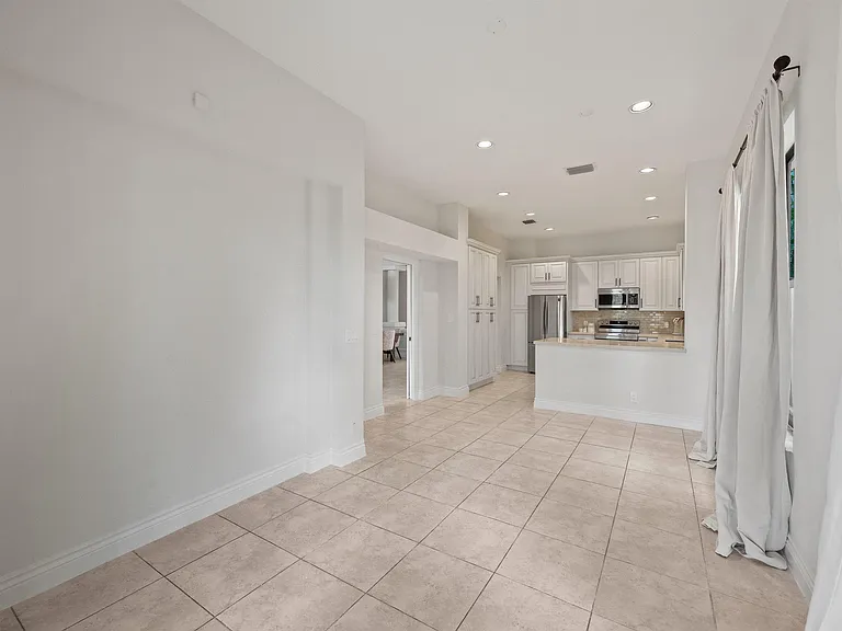 2055 Regents Blvd — Photo 14