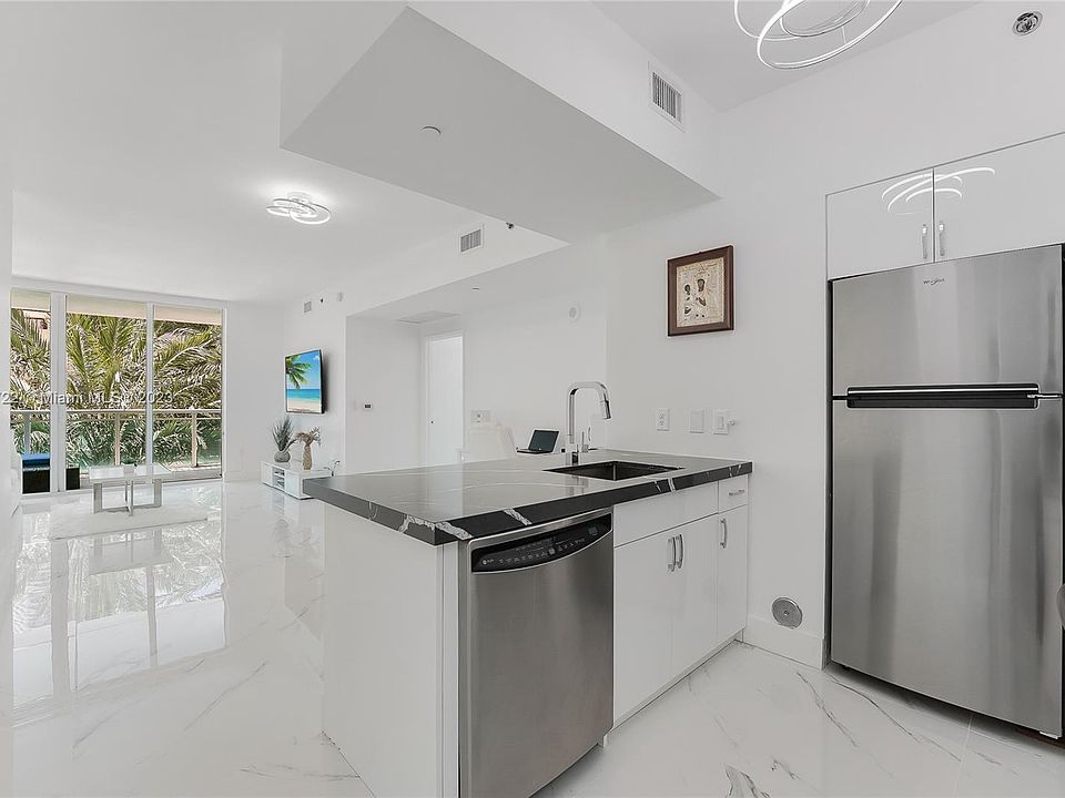 1st image of 950 Brickell Bay Dr APT 300