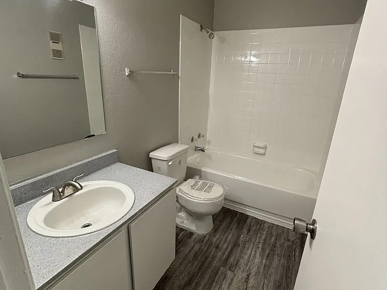 Edinburg Place Apartments — Photo 24