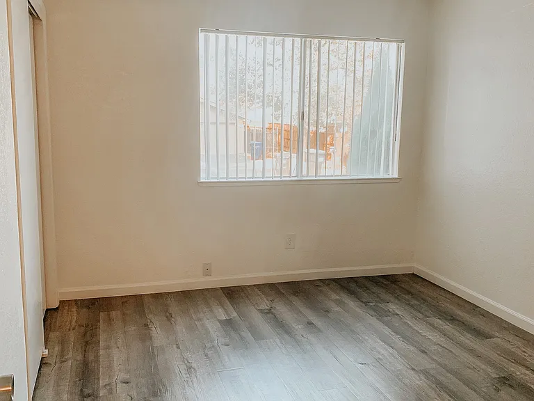 Amberwood Apartments — Photo 15
