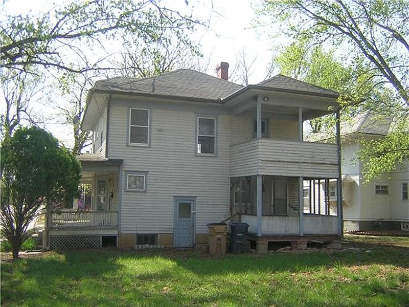 2nd image of 213 E Division Ave