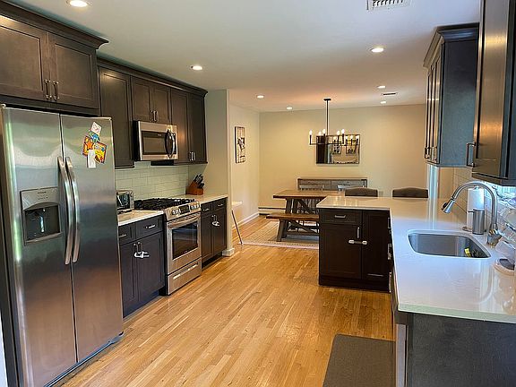 5th image of 23 Cedarwood Ln