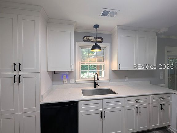 4th image of 2 Juniper Ln