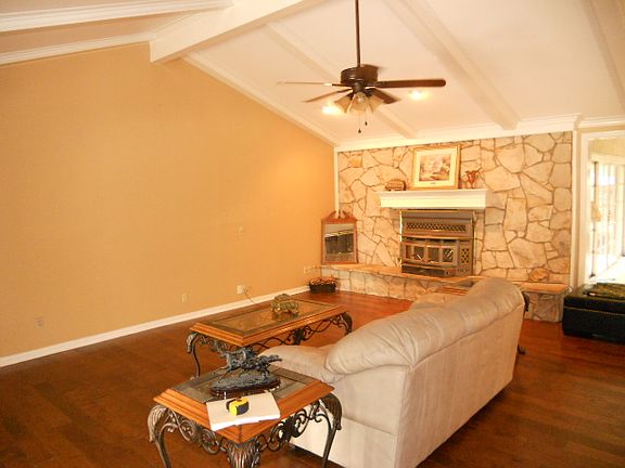 2nd image of 1413 Hiawatha Ln