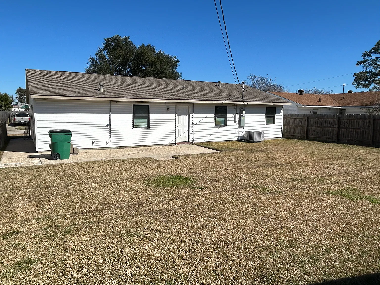 348 Elmwood Dr — Photo 2