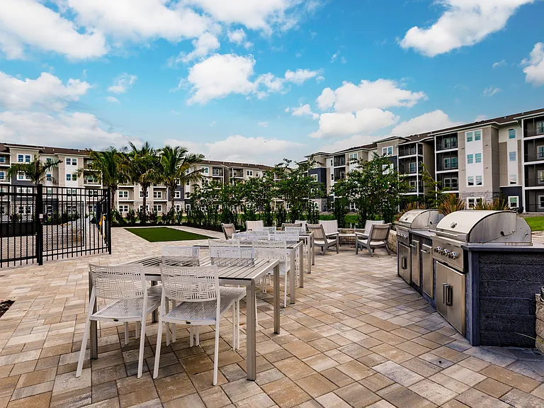 Vantage Apartments — Photo 10
