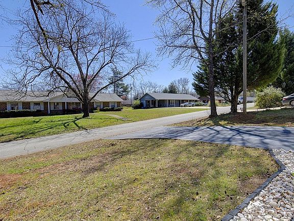 5th image of 144 Harvin St