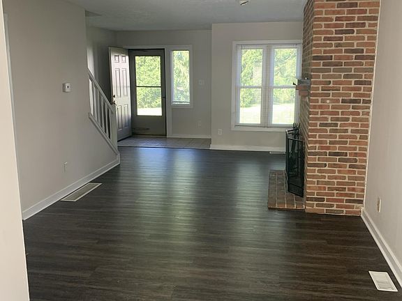 3rd image of 295 Saint Andrews Dr