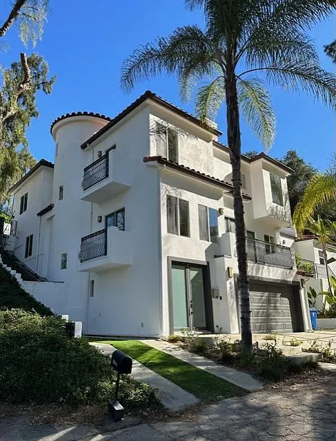4 bed, 3.5 bath, 3000 sqft, $6,995 — Photo 1