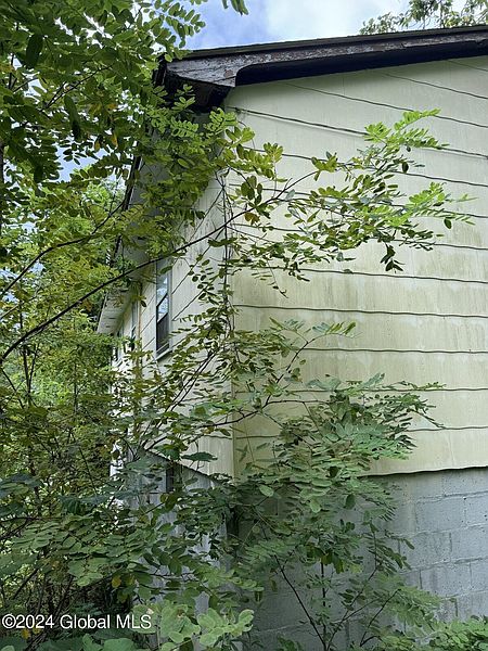 3rd image of 57 Dayfoot Road