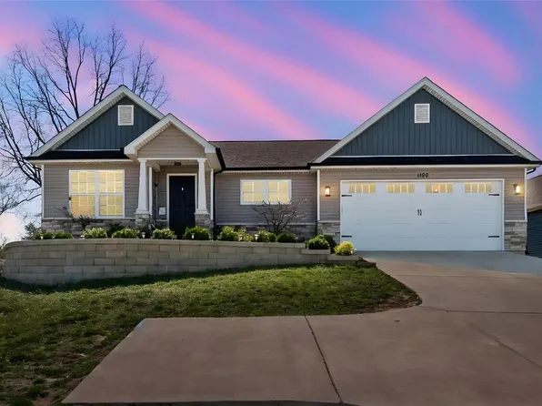 1190 Horan Dr, Fenton, MO 63026