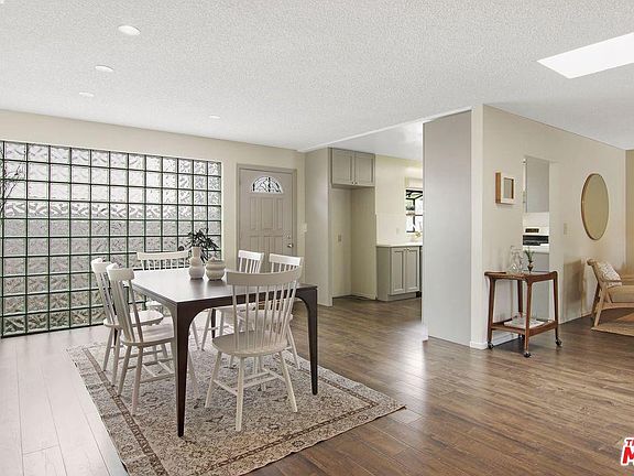 4th image of 111 N Gramercy Pl