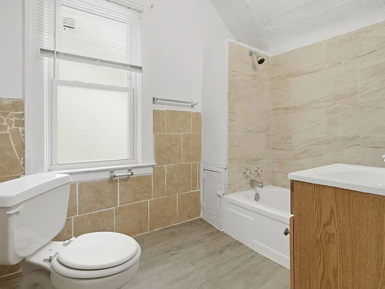 5045 Fairview St — Photo 16