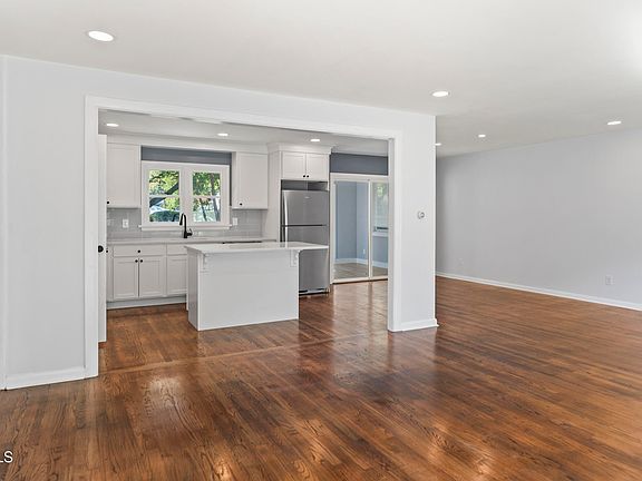 3rd image of 152 Okara Drive
