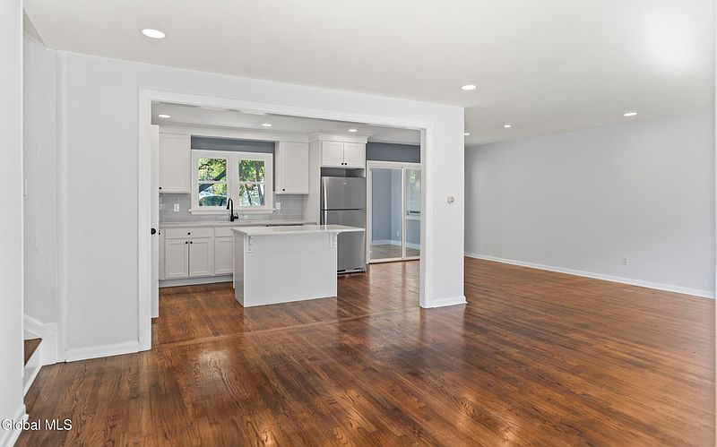3rd image of 152 Okara Drive