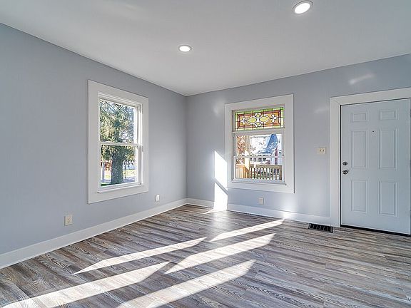 2nd image of 1715 Dallas Ave