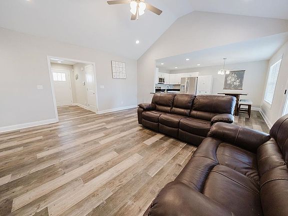 4th image of 601 Saint George Way