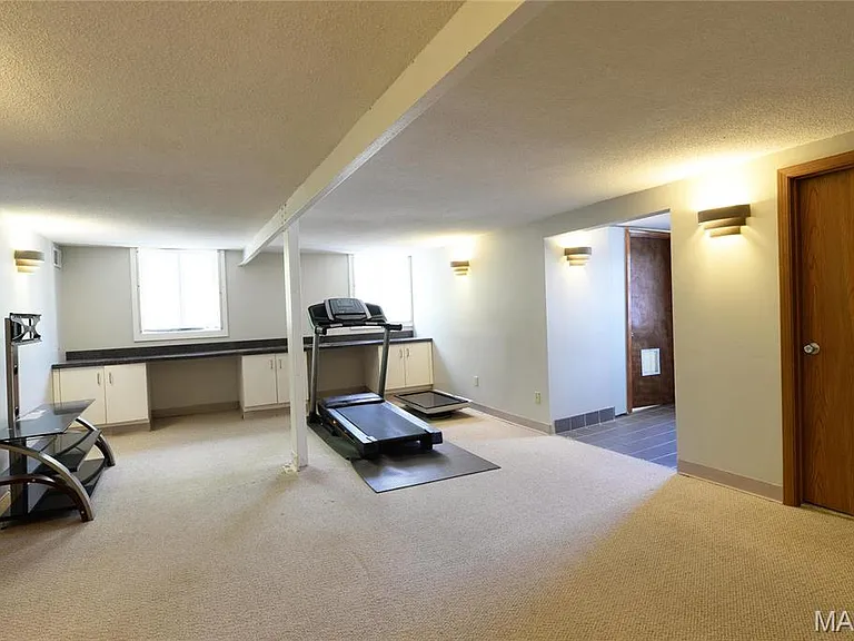 8045 Watkins Dr — Photo 42