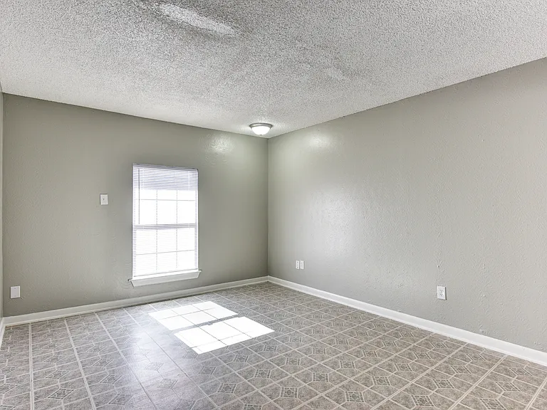 McIntyre Apartments — Photo 20